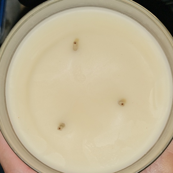 Bath & Body Works Candle NWT - Picture 4 of 4